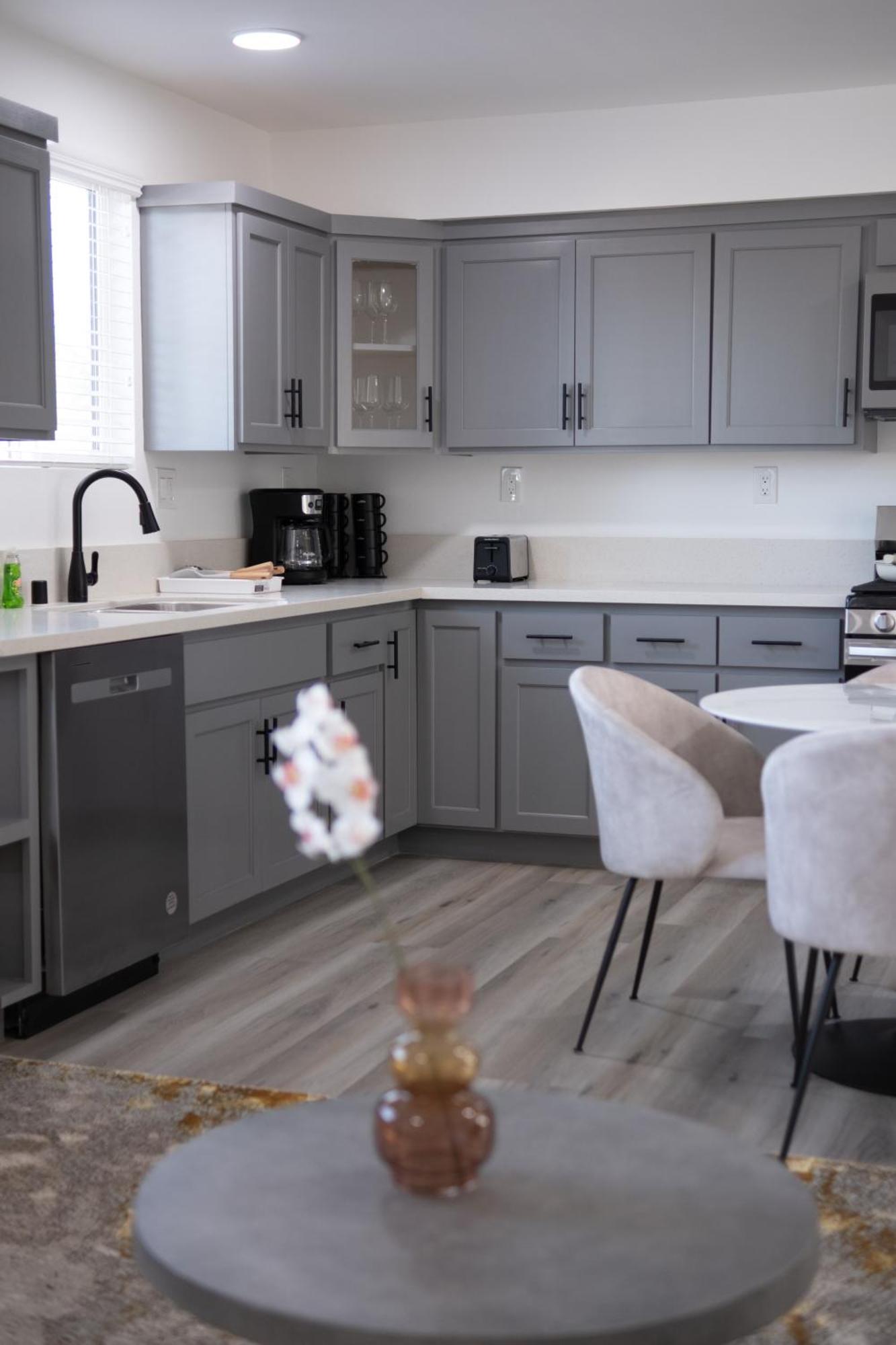 Charming La Retreat Near Usc & Downtown Highlights- 1 Bedroom With Shared Access Hotel