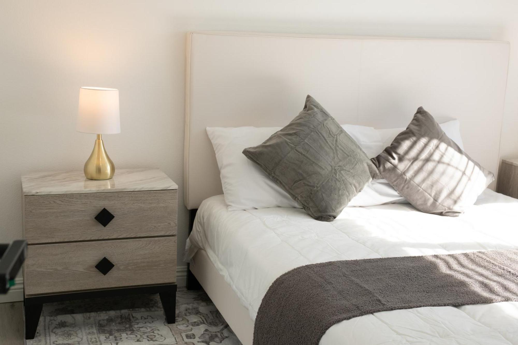 Charming La Retreat Near Usc & Downtown Highlights- 1 Bedroom With Shared Access Hotel