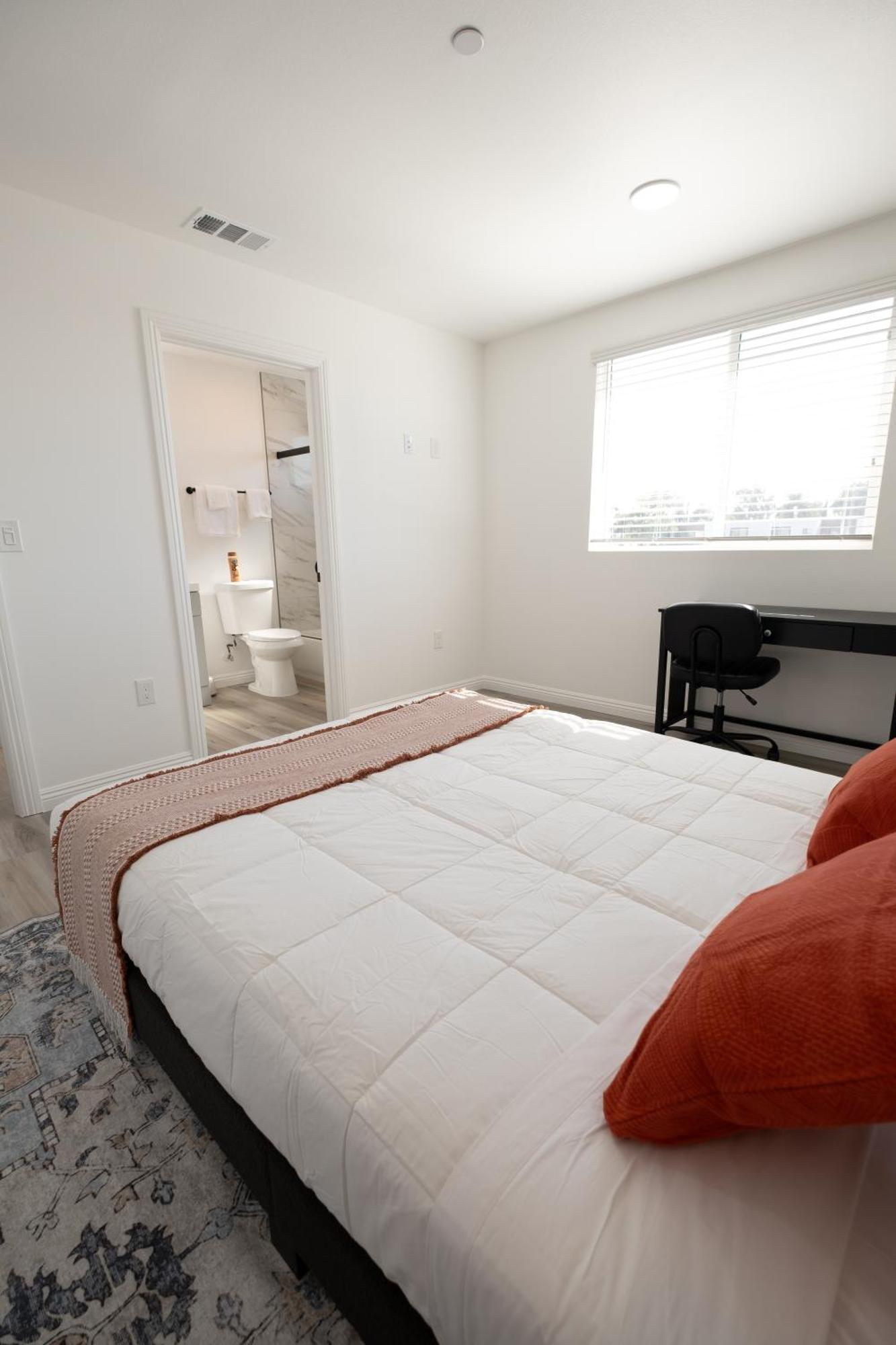 Charming La Retreat Near Usc & Downtown Highlights- 1 Bedroom With Shared Access Hotel