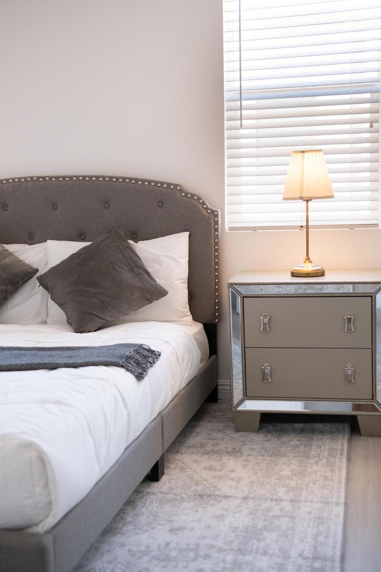 Charming La Retreat Near Usc & Downtown Highlights- 1 Bedroom With Shared Access Hotel