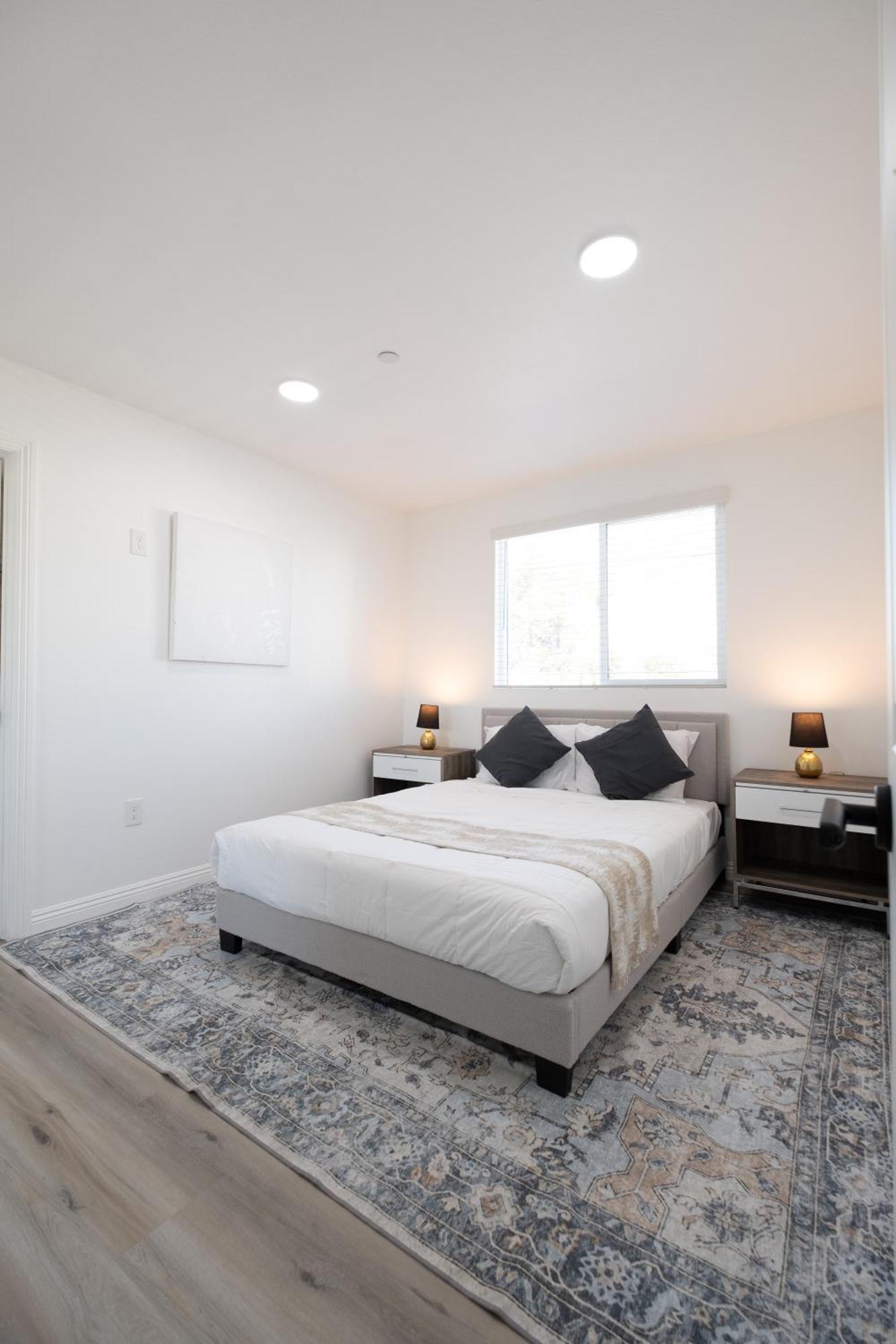 Charming La Retreat Near Usc & Downtown Highlights- 1 Bedroom With Shared Access